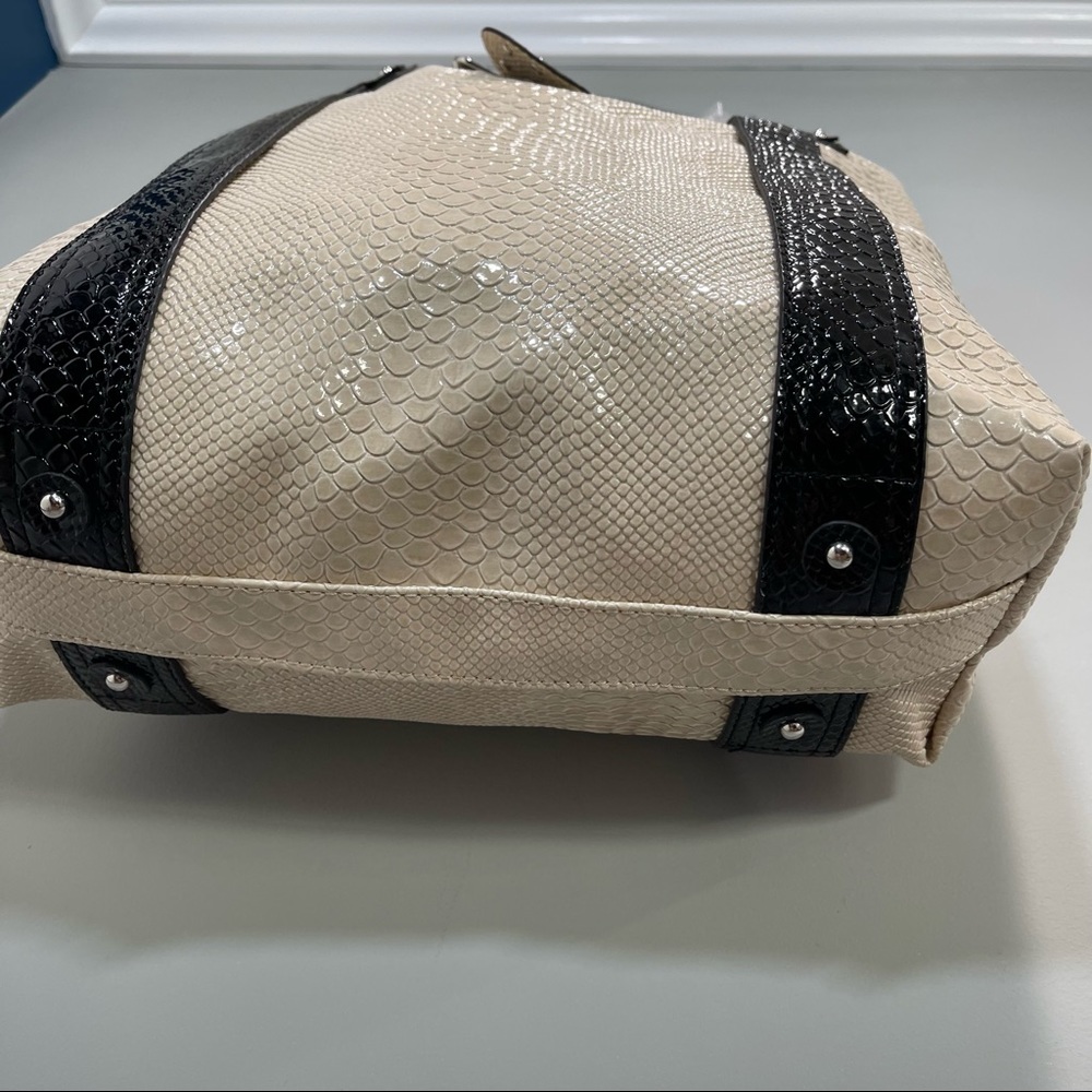 NWT Tote Guess Bag - Picture 7 of 17
